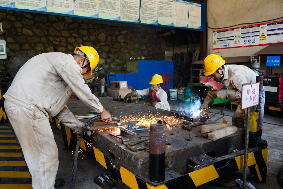国庆节 | 爱岗敬业 海矿人用实干担当向祖国告白